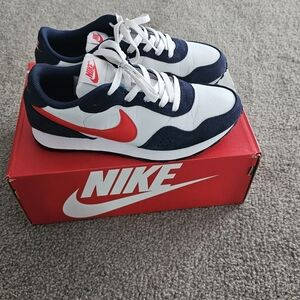 **SOLD** NIKE MD VALIANT